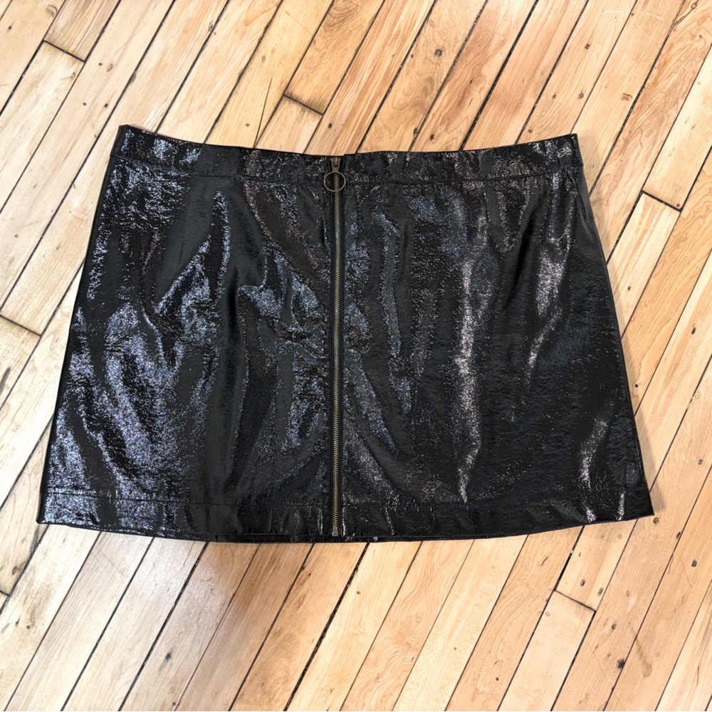 WHO WHAT WEAR Shiny Black Skirt